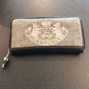 Juicy Couture Wallet 💗 great condition! $20